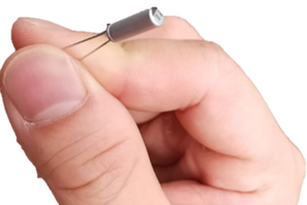 超小型低漏電電解電容為數碼雷管提供儲能